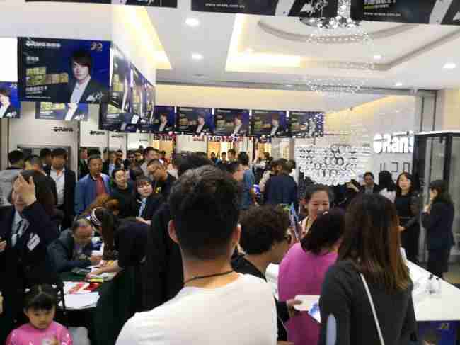 情歌王子黃格選燃爆鄂爾多斯，歐路莎20周年慶鄂爾多斯站完美收官