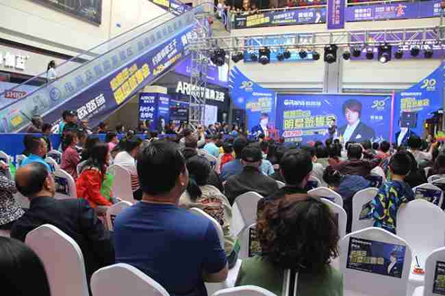 情歌王子黃格選燃爆鄂爾多斯，歐路莎20周年慶鄂爾多斯站完美收官