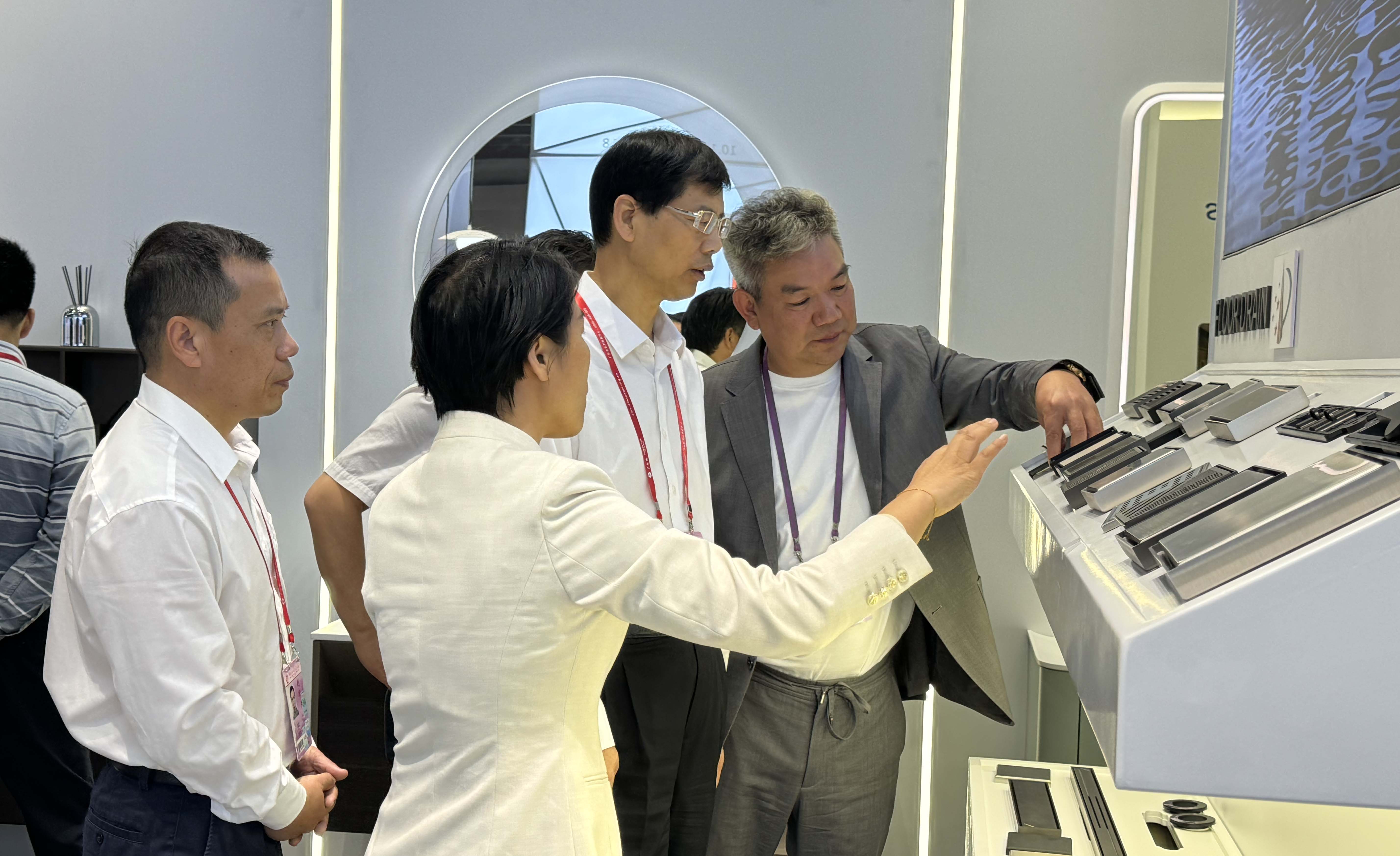 ?省貿促會會長一行蒞臨 歐路莎衛浴實力亮相第136屆廣交會